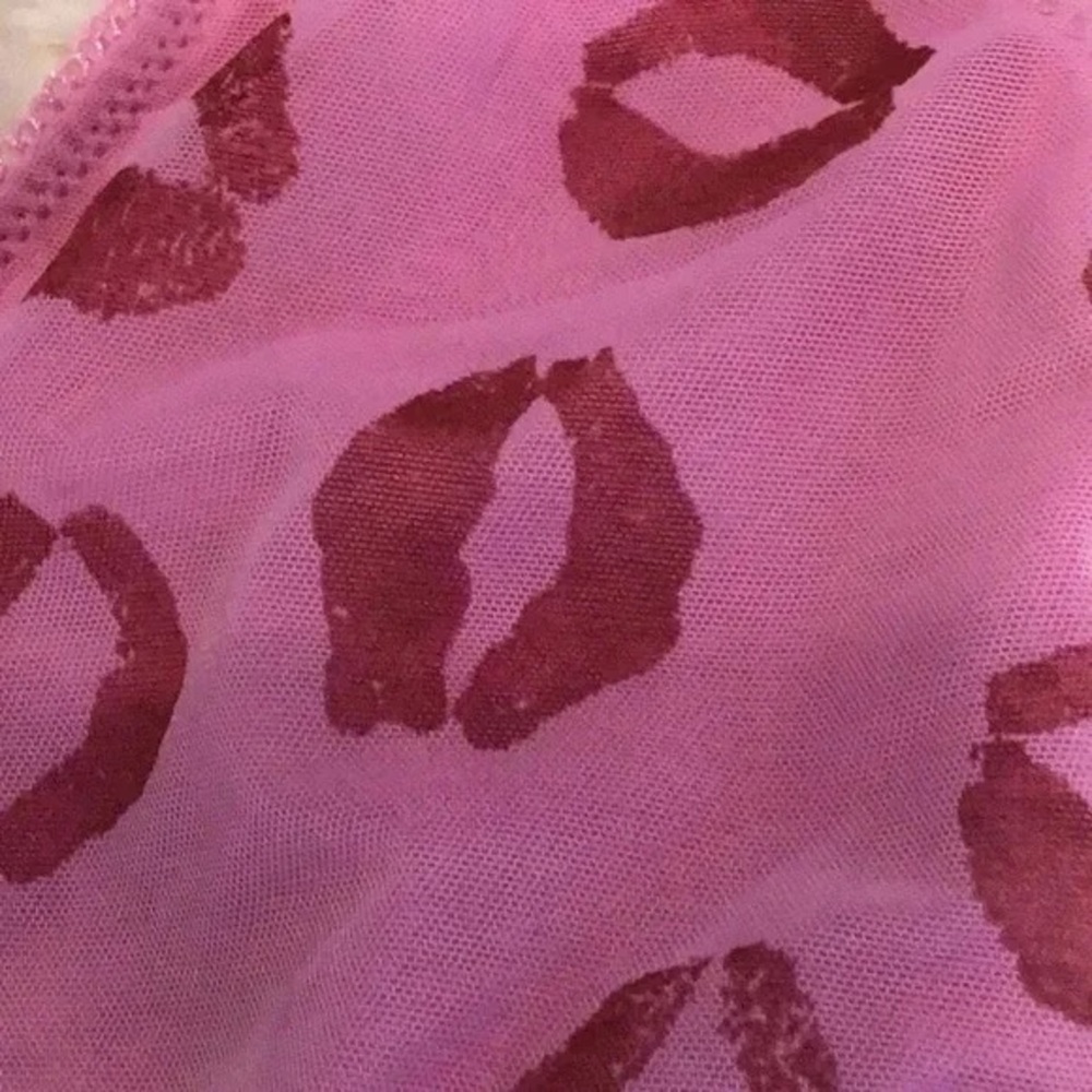 ❄️ UO | Out From Under Bralette Pink Lips Boho Beach Barbiecore - Picture 5 of 12